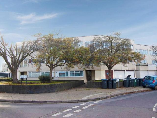 Flat for sale in London Borough of Merton, Mitcham