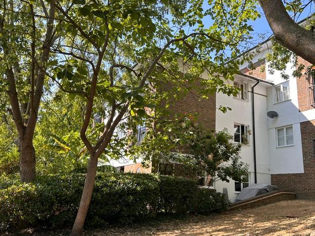 Flat for sale in London Borough of Lewisham, Blackheath