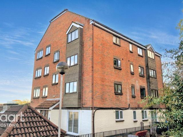 Flat for sale in Ringlestone, Midway