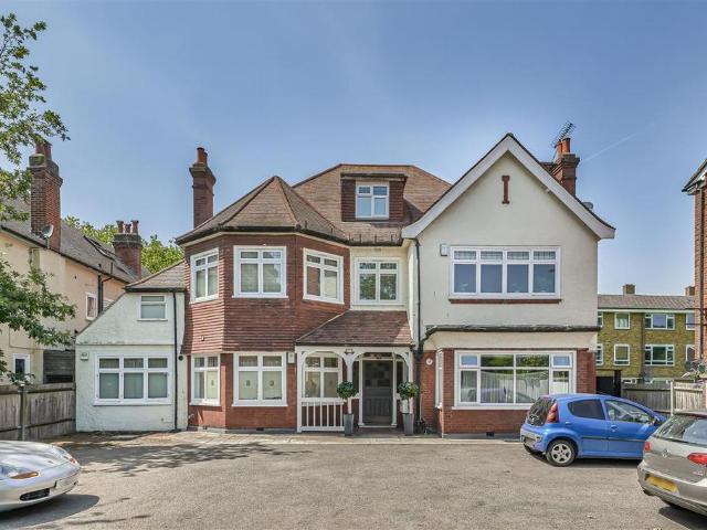 Flat for sale in Clapham, Greater London