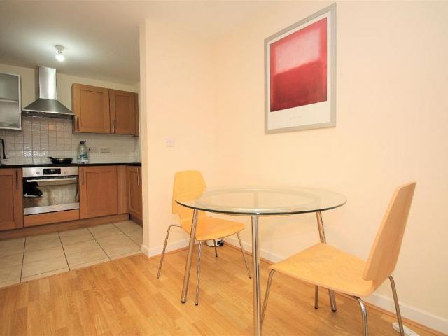Flat for sale in Isle Of Dogs, Greater London