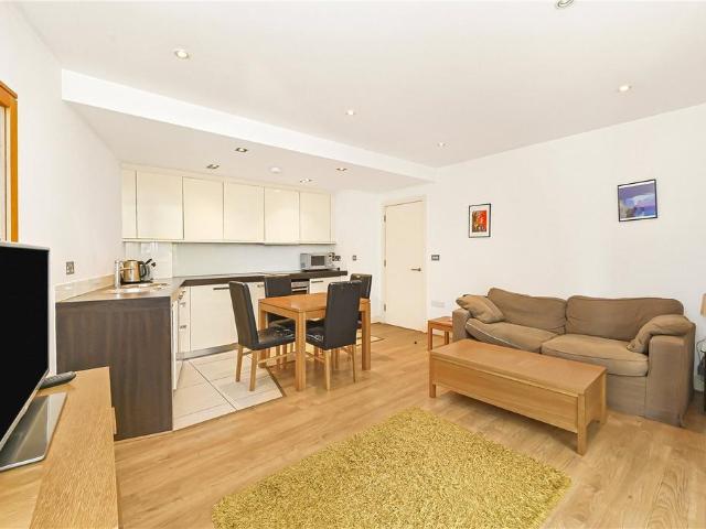Flat for sale in St. George in the East, Whitechapel