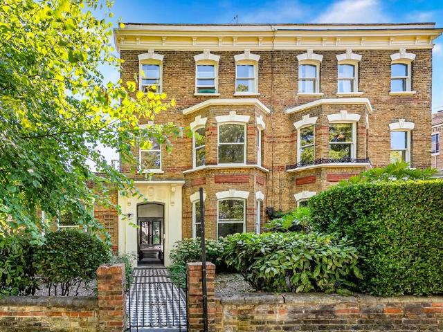 Flat for sale in Holloway, Lower Holloway