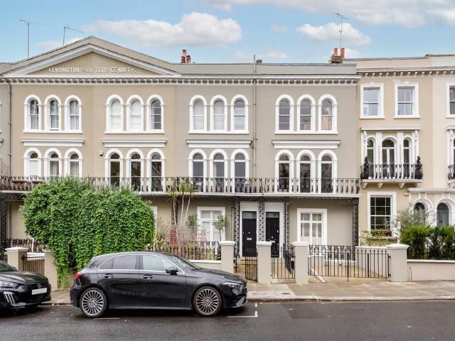 Flat for sale in Royal Borough of Kensington and Chelsea, Greater London