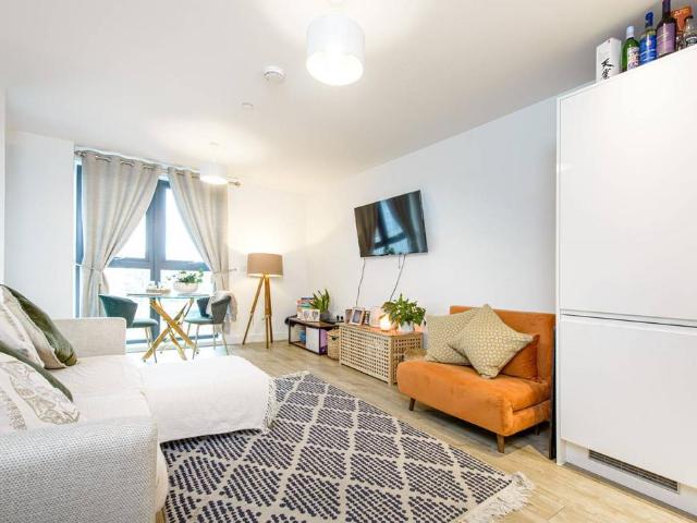 Flat for sale in Alperton, Greater London