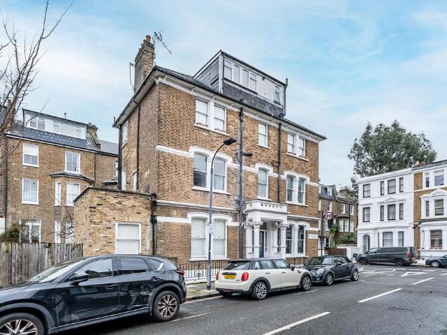 Flat for sale in Brook Green, Greater London
