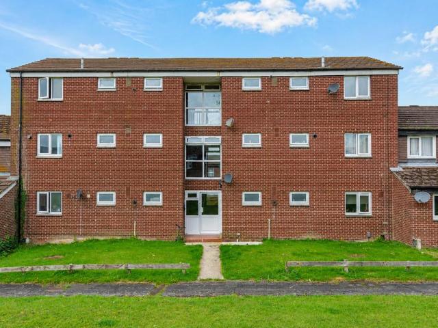 Flat for sale in Saxon Fields, Barton Stacey