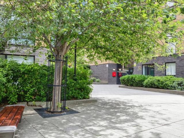 Flat for sale in London Borough of Lewisham, Deptford