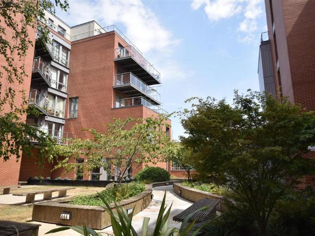 Flat for sale in London Borough of Hounslow, Greater London