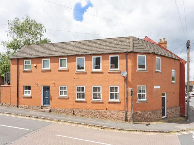 Flat for sale in Elmfield, Leicestershire
