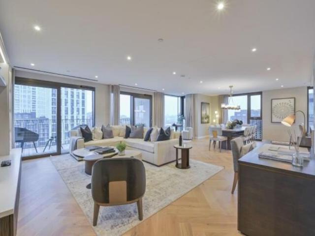 Flat for sale in Fulham, Greater London