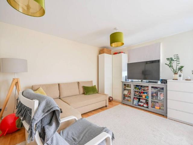 Flat for sale in North Woolwich, Greater London