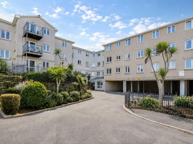 Flat for sale in Newquay, Cornwall