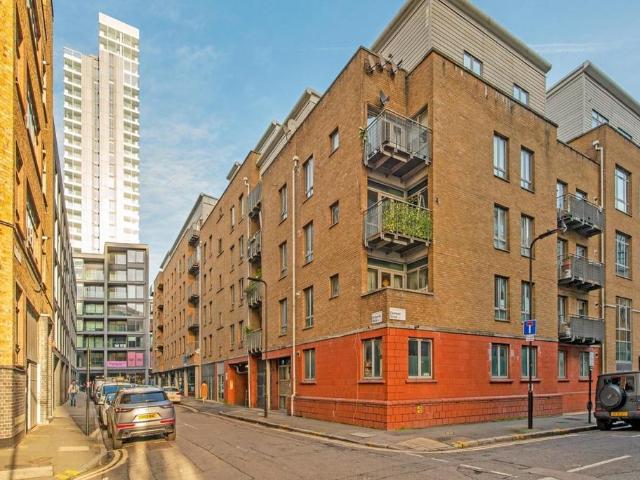 Flat for sale in Hoxton, Greater London