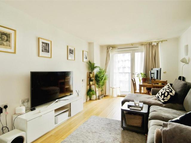 Flat for sale in Greater London