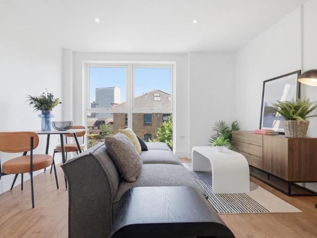 Flat for sale in Old Ford, Greater London