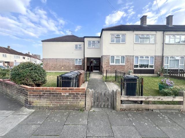 Flat for sale in Barking, Thames View