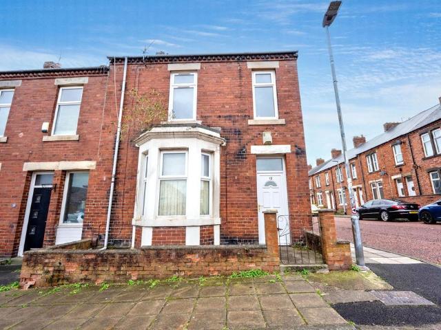 Flat for sale in Pelaw, Gateshead