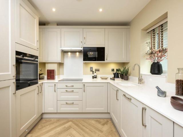 Flat for sale in Beaconsfield, Knotty Green