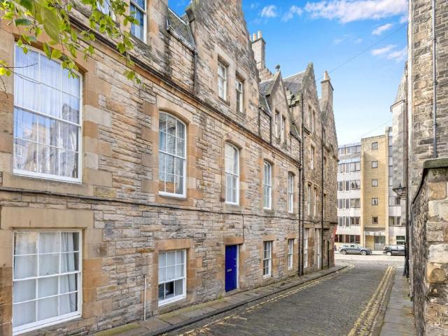 Flat for sale in Old Town, Scotland