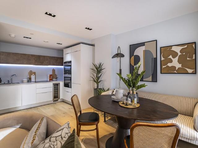 Flat for sale in Vauxhall, Greater London