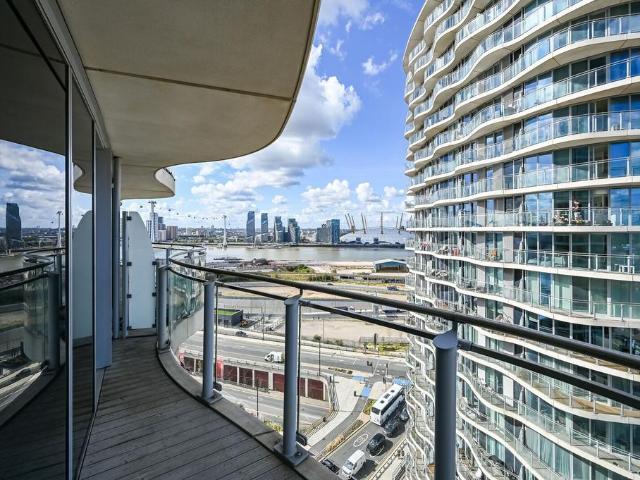 Flat for sale in Canning Town, Greater London