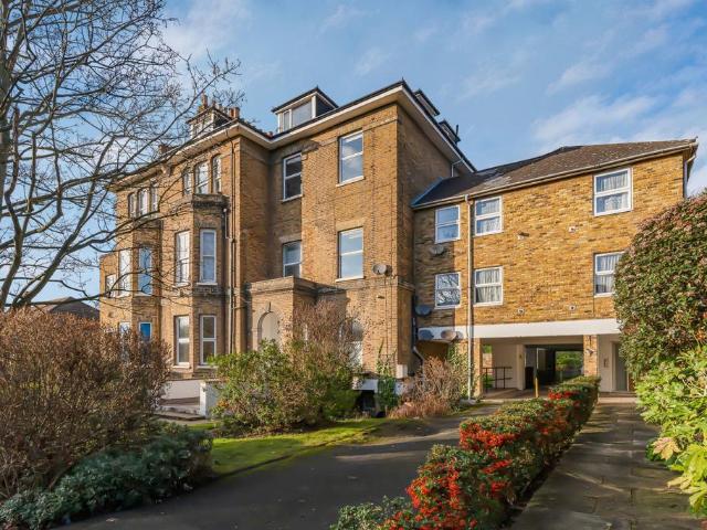 Flat for sale in Crystal Palace, Greater London