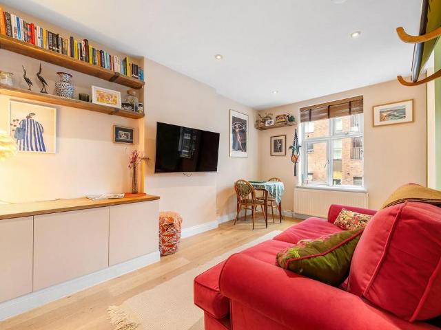 Flat for sale in London Borough of Lambeth, Greater London