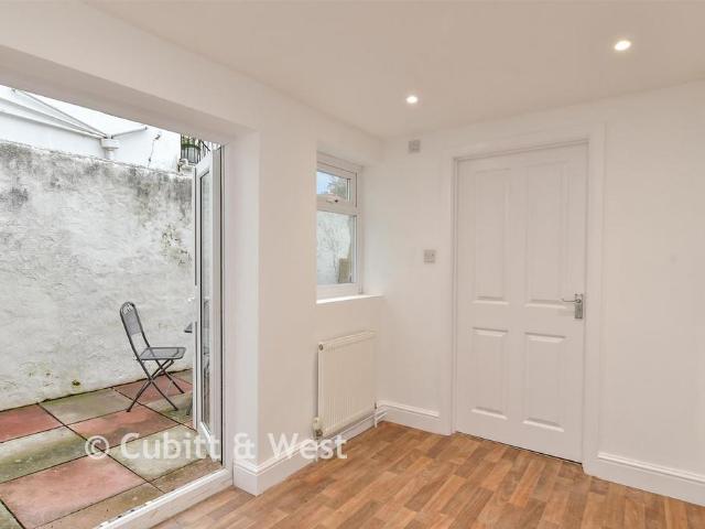Flat for sale in Round Hill, Brighton & Hove