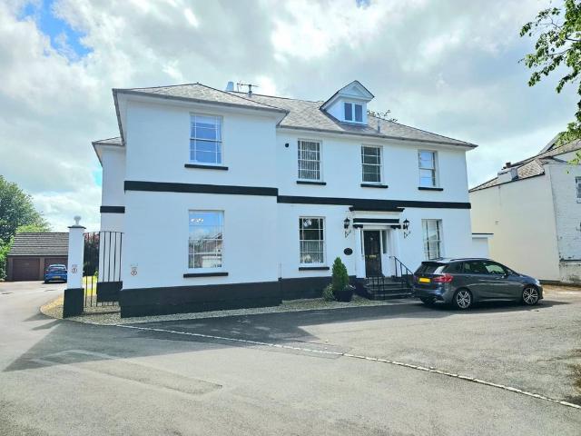 Flat for sale in Gloucester, Gloucestershire