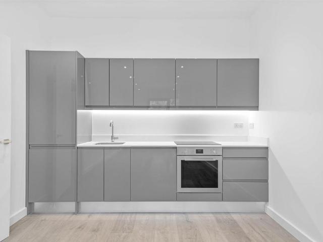 Flat for sale in Bellfields, Guildford