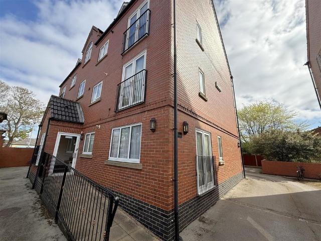 Flat for sale in Goole, East Riding Of Yorkshire