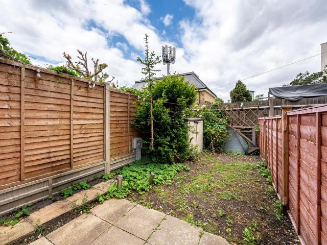 Flat for sale in Shooters Hill, Greater London