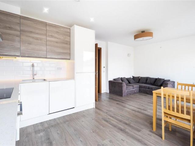 Flat for sale in South Hackney, Greater London