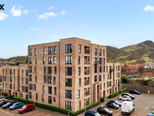 Flat for sale in Meadowbank, Scotland