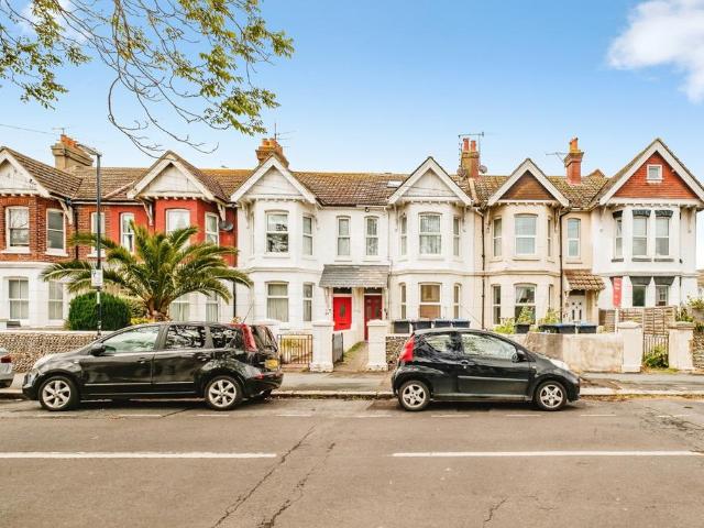 Flat for sale in Worthing, West Sussex