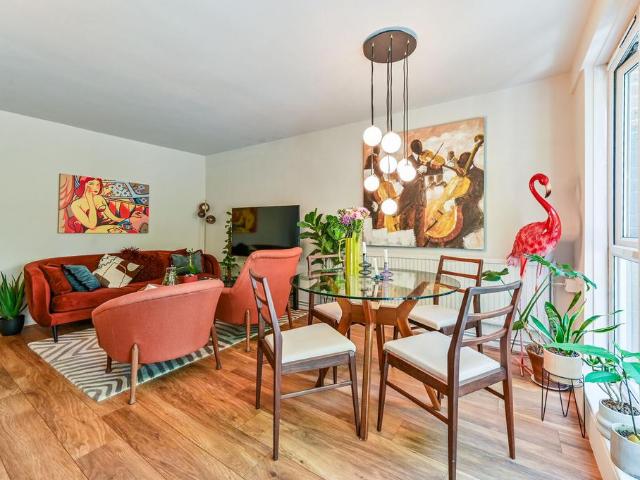 Flat for sale in Finsbury Park, Greater London