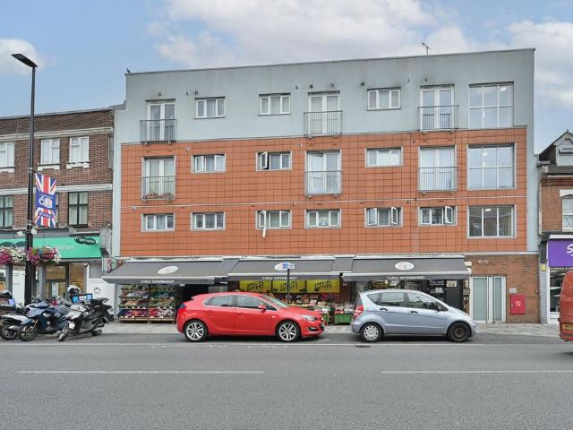 Flat for sale in Wealdstone, Greater London