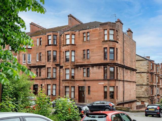 Flat for sale in Broomhill, Scotland