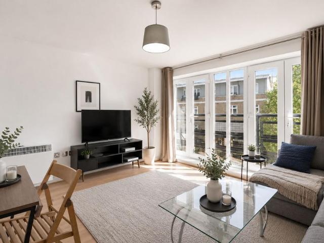 Flat for sale in Bromley-by-Bow, Greater London