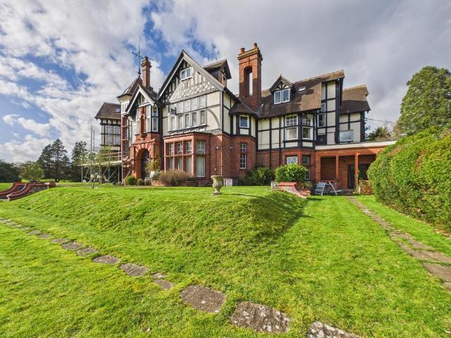Flat for sale in Bucklebury, West Berkshire