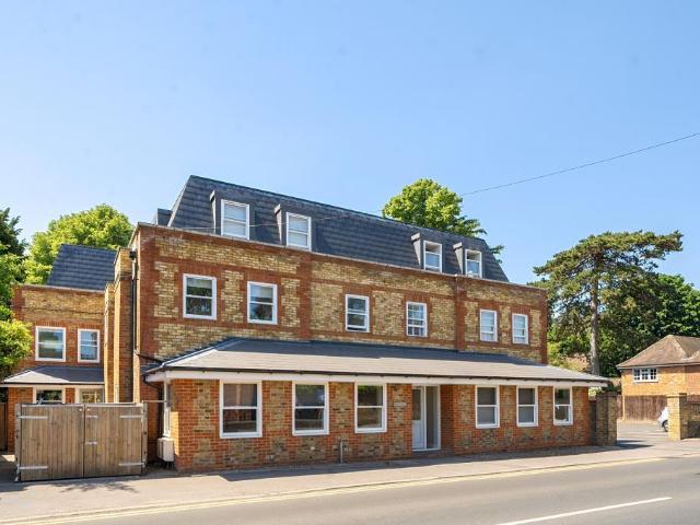 Flat for sale in Wooburn, Bourne End