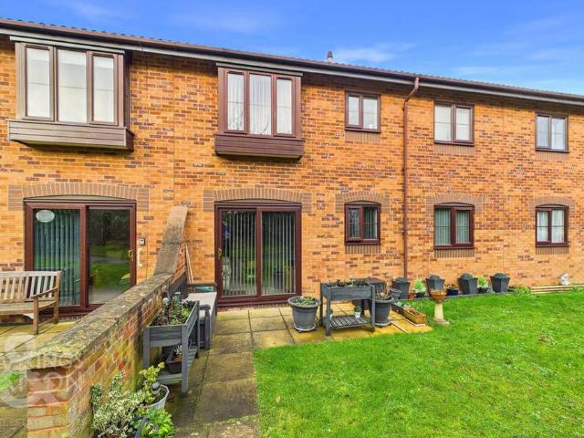 Flat for sale in Crostwick, Norfolk