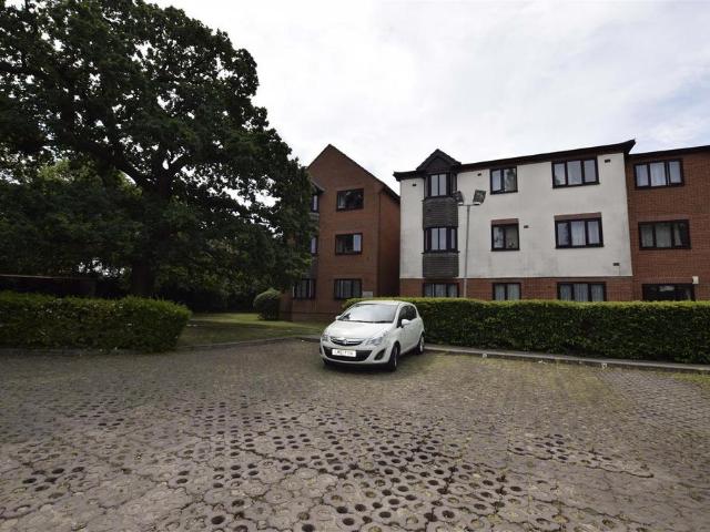 Flat for sale in Alperton, Greater London