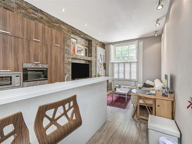 Flat for sale in Pimlico, Greater London