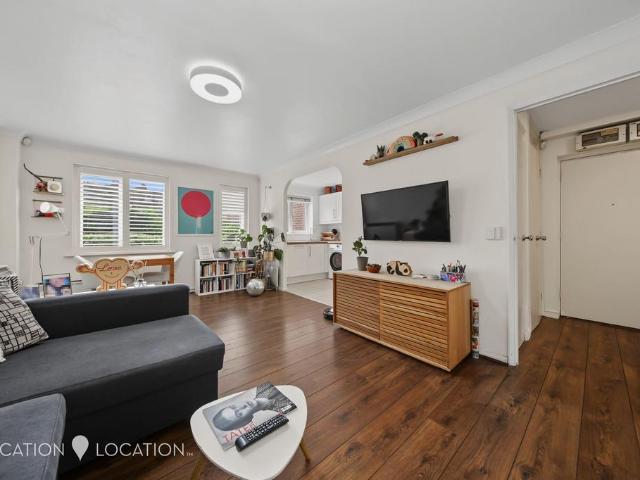 Flat for sale in South Hackney, Greater London