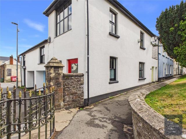 Flat for sale in Great Torrington, Brandis Corner
