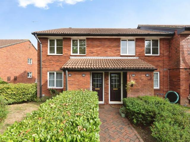 Flat for sale in Watford, Hertfordshire