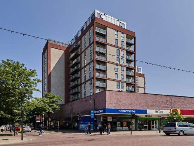Flat for sale in New Malden, Greater London