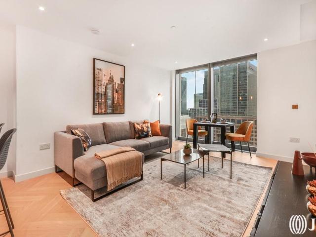Flat for sale in Canary Wharf, Greater London
